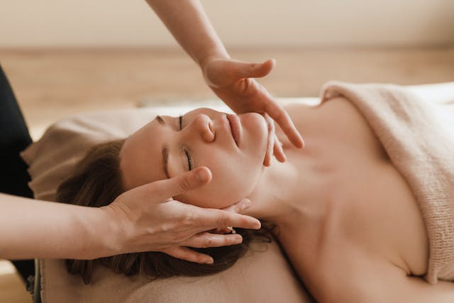 Veilig desinfecteren in de massagesalon: Een essentiële praktijk voor welzijn